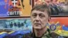 Боєць 92-ї бригади Нацгвардії, плакатист Юрій Нерослік на тлі своїх робіт у Музеї пропаганди, Київ, 27 лютого 2015 року