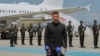 Украинският президент Володимир Зеленски говори пред медиите при пристигането си на летището в Анкара, 14 май 2025 г.