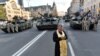 Капелан на Хрещатику під час підготовки параду до Дня незалежності України. 20 серпня 2018 року