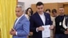 კალინ ჯორჯესკუმ და ჯორჯე სიმიონმა [მარჯვნივ] მონაწილეობა მიიღეს რუმინეთში მიმდინარე საპრეზიდენტო არჩევნების პირველ ტურში. 