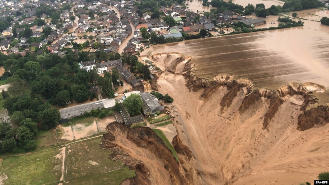 Peste 180 de oameni au murit în urma inundațiilor din această vară din Germania. Daunele au fost estimate la miliarde de euro. Catastrofa a readus în discuție efectele creșterii temperaturii și urgența unor măsuri categorice.