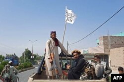 مدني فعالان او په ځانګړي ډول ښخې وایي چې طالبانو ته دې له هر ډول امتیاز ورکولو ډډه وشي