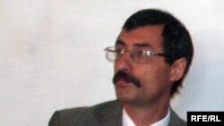 Правозащитник Евгений Жовтис в зале Балхашского районного суда. Поселок Баканас Алматинской области, 2 сентября 2009 года.
