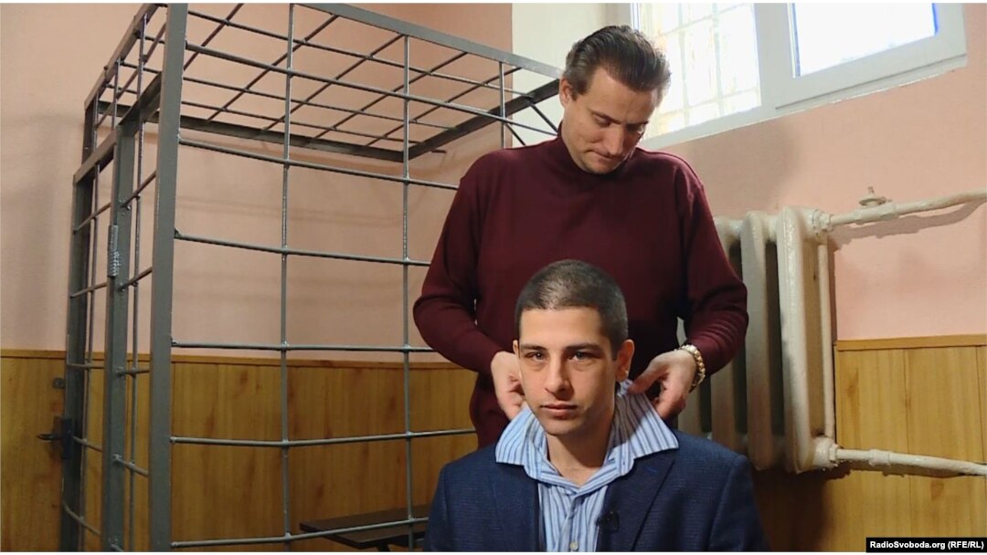 Бразилець, який воював на боці бойовиків угрупування «ДНР», в Лук'янівському СІЗО зі своїм адвокатом, Україна, Київ, 2017 рік