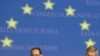 Havijer Solana i Karl Bildt na pres konferenciji u Luksemburgu, 27. oktobar 2009. 