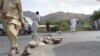 د مومندو ملکانو په غلنۍ کې سړک بند کړی