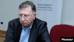 Armenia - Varuzhan Hoktanian of the Armenian branch of Transparency International at a news conference in Yerevan, 15Mar2017.