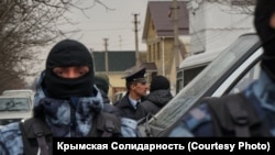 Обшуки в будинках кримський татар. Окупований Крим. 2019 рік