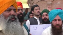 سېکانو په سرشمېرنه کې د مذهب خانې نه شتون ضد مظاهره کړې