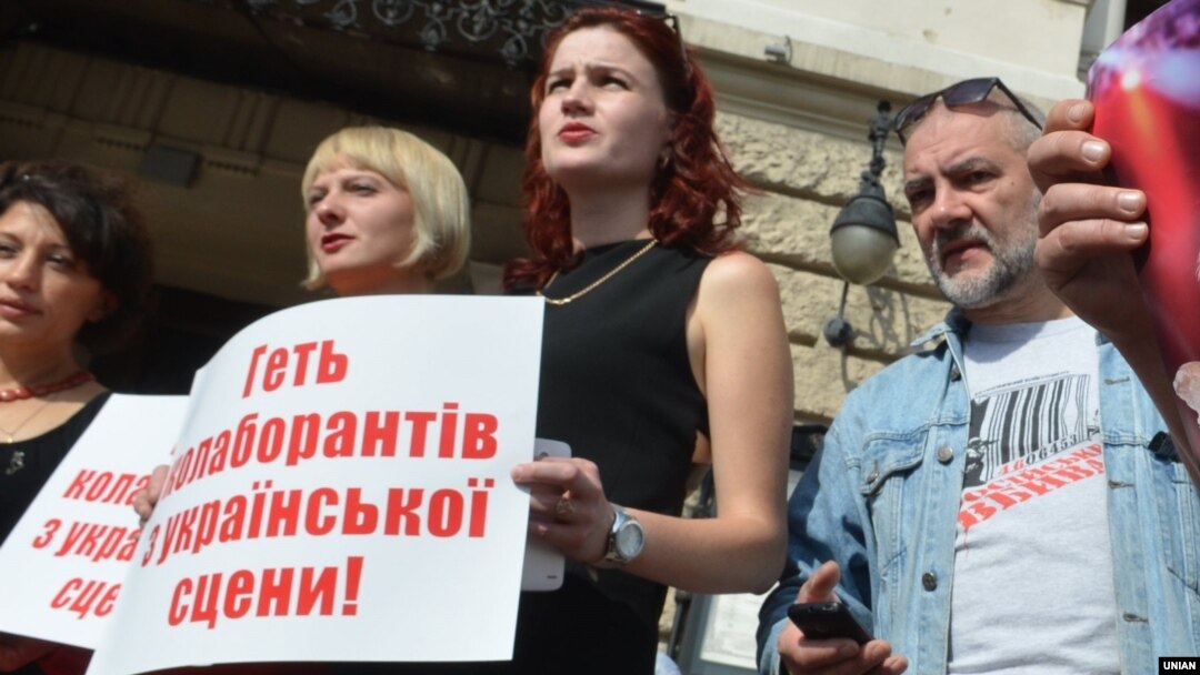 Ілюстраційне фото. Акція із закликом позбавити звання «народного артиста» Ірину Білик, Ані Лорак та Таїсію Повалій у Львові. 23 вересня 2015 року