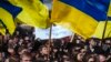 Проукраинский митинг в Луганске. Апрель 2014 года