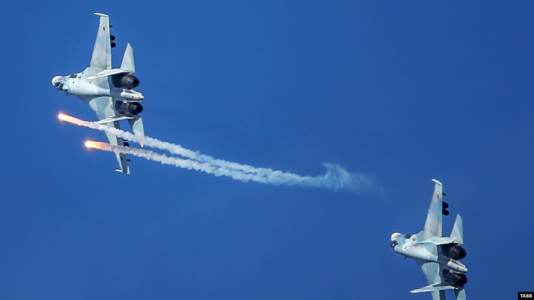 Руски изтребители Су-30 по време на учение в Крим, 2016 г.