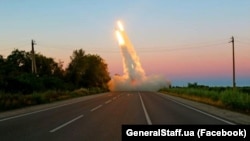«Можливо, інформація про те, що у нас з'явилися HIMARS, призвела до паніки і підвищення страху в російському суспільстві. Це робота на їхній внутрішній інформаційний ринок», – припускає заступниця міністра оборони Ганна Маляр