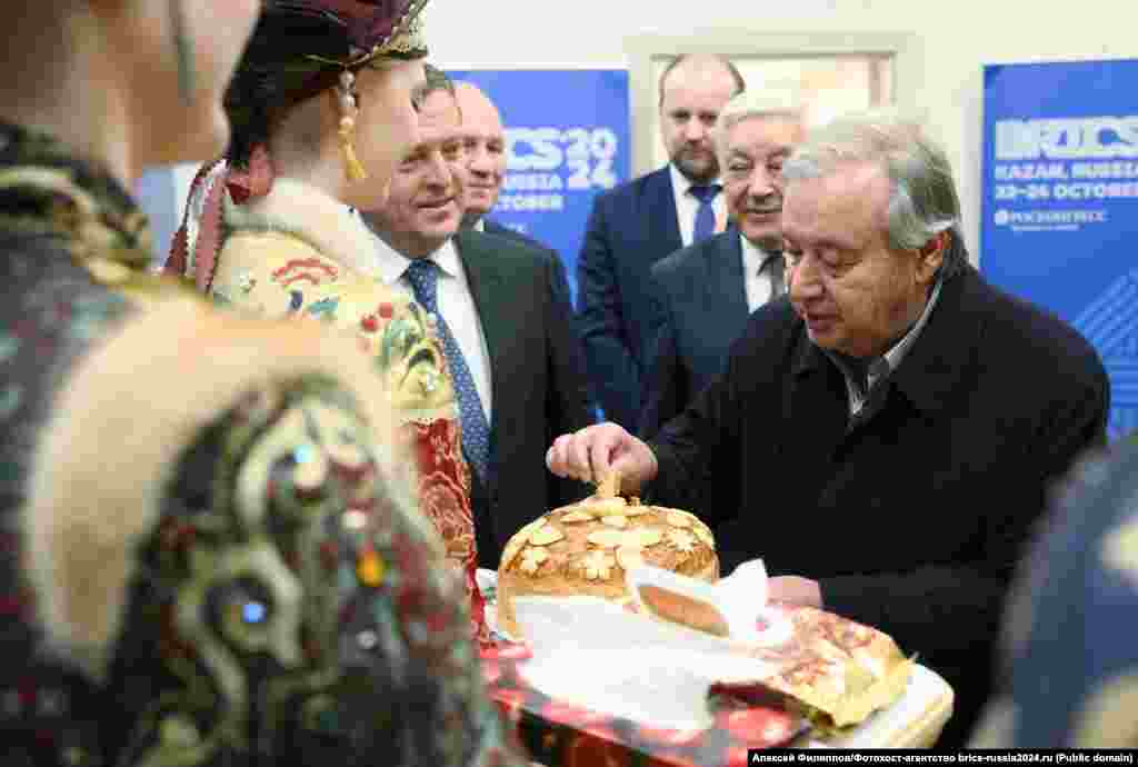 БМО баш сәркатибе Антониу Гутерриш Татарстан башкаласына БРИКС саммитында катнашырга дип килгде. Шул ук вакытта Украинаның чит ил эшләре министрлыгы Гутерришны Казанга килгәне өчен тәнкыйтьләп чыкты, 23 октябрь 
