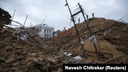 Після першого землетрусу в Катманду, фото 25 квітня 2015 року