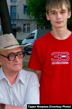 Азат Мифтахов бабасы Фәнзаман Баттал белән