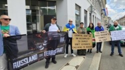 Митинг протеста в Вене перед хорватским посольством