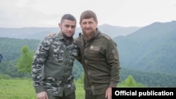 Министр информации Чечни Ахмед Дудаев (слева) и глава республики Рамзан Кадыров, иллюстративная фотография