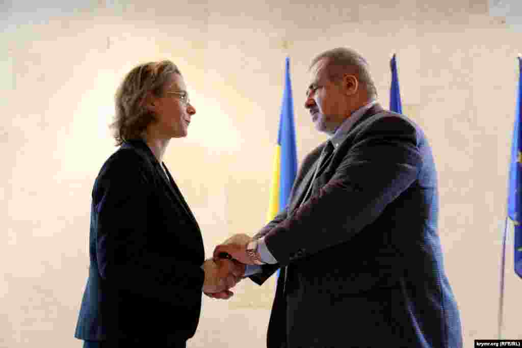  Рефат Чубаров выразил соболезнование послу Франции в Украине Изабель Дюмон 