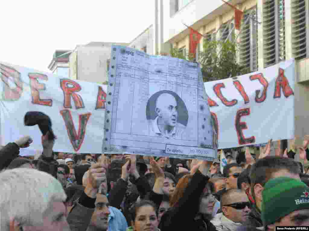 U Podgorici je nekoliko hiljada ljudi 21. januara 2012. protestovalo ispred zgrade crnogorske Vlade, zbog teškog socijalno-ekonomskog stanja u Crnoj Gori. Protest je organizovala Unija slobodnih sindikata, uz podršku Mreže za afirmaciju nevl