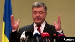 Петро Порошенко виступає після перемовин на зустрічі нормандського формату. Берлін, 20 жовтня 2016 року