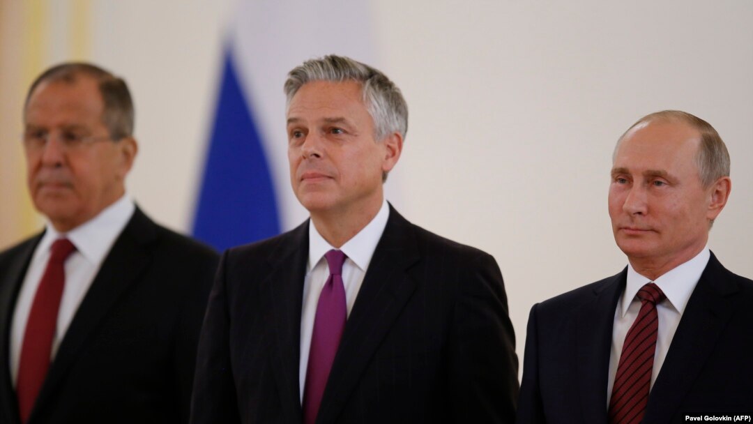 Vladimir Putin ambasador Jon Huntsman i Sergej Lavrov u Kremlju 3. oktobra 2017.