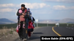 Refugees arrive in Turkey along a route to the west, in Erzurum, on April 24.