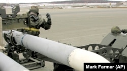 Ukoliko u narednih šest meseci Rusija i SAD ne postignu kompromis, to će označiti kraj Sporazuma iz 1987. i ubrzavanje trke u naoružanju (Fotografija: Američki bombarderi u bazi Enkoridž, Aljaska)