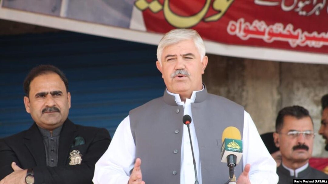 په خیبر پښتونخوا کې هم د تحریک انصاف ګوند حکومت دی او مشري یې له سوات سره اړه لرونکی وزیراعلا محمود خان کوي.
