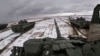 Російські та білоруські танки під час спільних військових навчань на Брестському полігоні, Білорусь, 2 лютого 2022 року