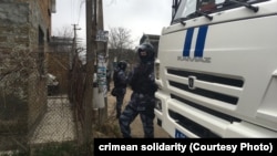 Утром 27 марта российский силовики провели обыски в домах крымских татар в оккупированном Россией украинском Крыму