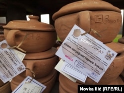 U Zlakusi ima dosta mlađih lončara, a osnovali su i udruženje. U njegovom zaštitnom znaku piše “Zlakusa”, a od skoro svaki lonac, šerpa, uz znak, imaju i sertifikat