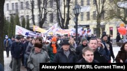 Під час одного з недавніх протестів у Ризі проти збільшення частки навчання державною мовою. Організаторами протестів проти цього виступав «Російський союз Латвії»