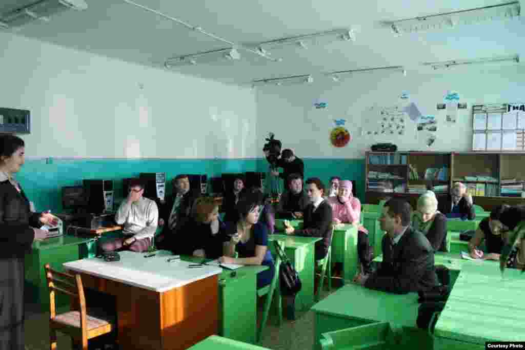Журналистлар белән очрашу
