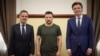 Президент України Володимир Зеленський, міністр оборони Нідерландів Рубен Брекельманс (справа) і міністр закордонних справ Нідерландів Каспар Велдкамп (ліворуч), липень 2024 року