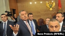 Incident i naguravanje u Skupštini Crne Gore, 13. maj 2016.