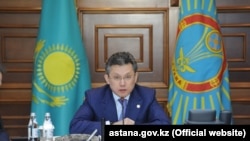 Астана қаласы әкімі Бақыт Сұлтанов әкімдік жиынында отыр. 12 ақпан 2019 жыл.
