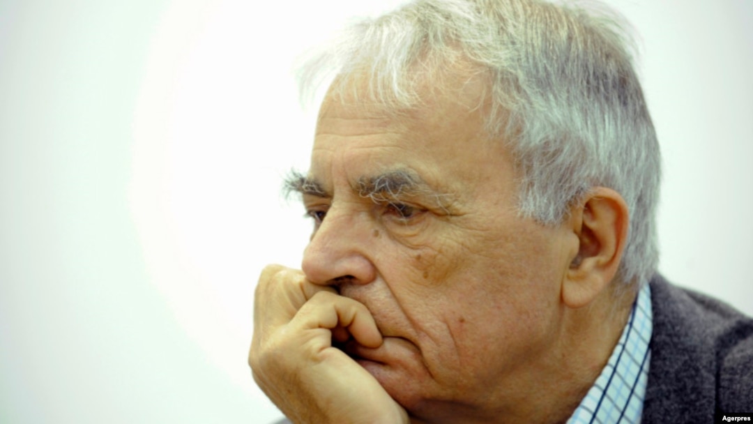 Nicolae Manolescu a scris „Istoria critică a literaturii române. 5 secole de literatură''