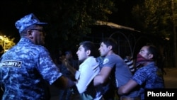 Armenia - Police detain protesters on Khorenatsi Street in Yerevan, 29Jul2016.