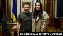Predsednik Ukrajine Vladimir Zelenski i pevačica Džamala, Kijev, 29. novembar 2022
​