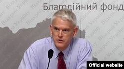 АҚШ-тың Украинадағы бұрынғы елшісі Стивен Пайфер.