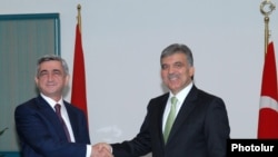 Turkey - President Abdullah Gul greets his Armenian counterpart Serzh Sarkisian in Bursa, Turkey, 14Oct2009