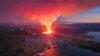 Vulkanska erupcija na periferiji evakuiranog grada Grindavik, na zapadu Islanda, 14. januara 2024.