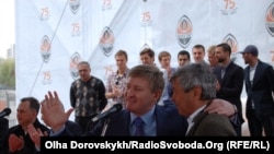 Rinat Ahmetov cu antrenorul echipei sale de fotbal FC Șahtar, românul Mircea Lucescu, Donețk, mai 2011