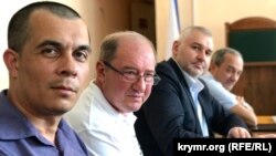 Ільмі Умеров (другий зліва) засіданні підконтрольного Кремлю Сімферопольського районного суду анексованого Криму, 13 вересня 2017 року