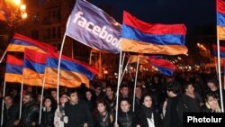 Armenia - The opposition Armenian National Congress (HAK) holds a rally in Yerevan's Liberty Square, 30Mar2012.