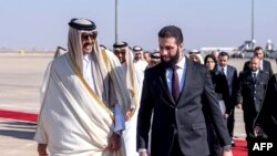 د قطر امیر شیخ تمیم بن حمد ال ثاني د سوریې له نوی واکمن احمد الشرع سره 