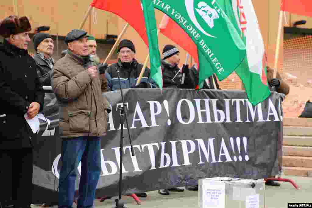 Галим Рафаил Мөхәммәтдинов чыгыш ясый