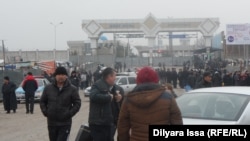 Таможенный пост на границе Казахстана и Узбекистана. Архивное фото.