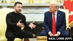 Президент України Володимир Зеленський (ліворуч) і президент США Дональд Трамп під час зустрічі в Овальному кабінеті Білого дому. Вашингтон, 28 лютого 2025 року.